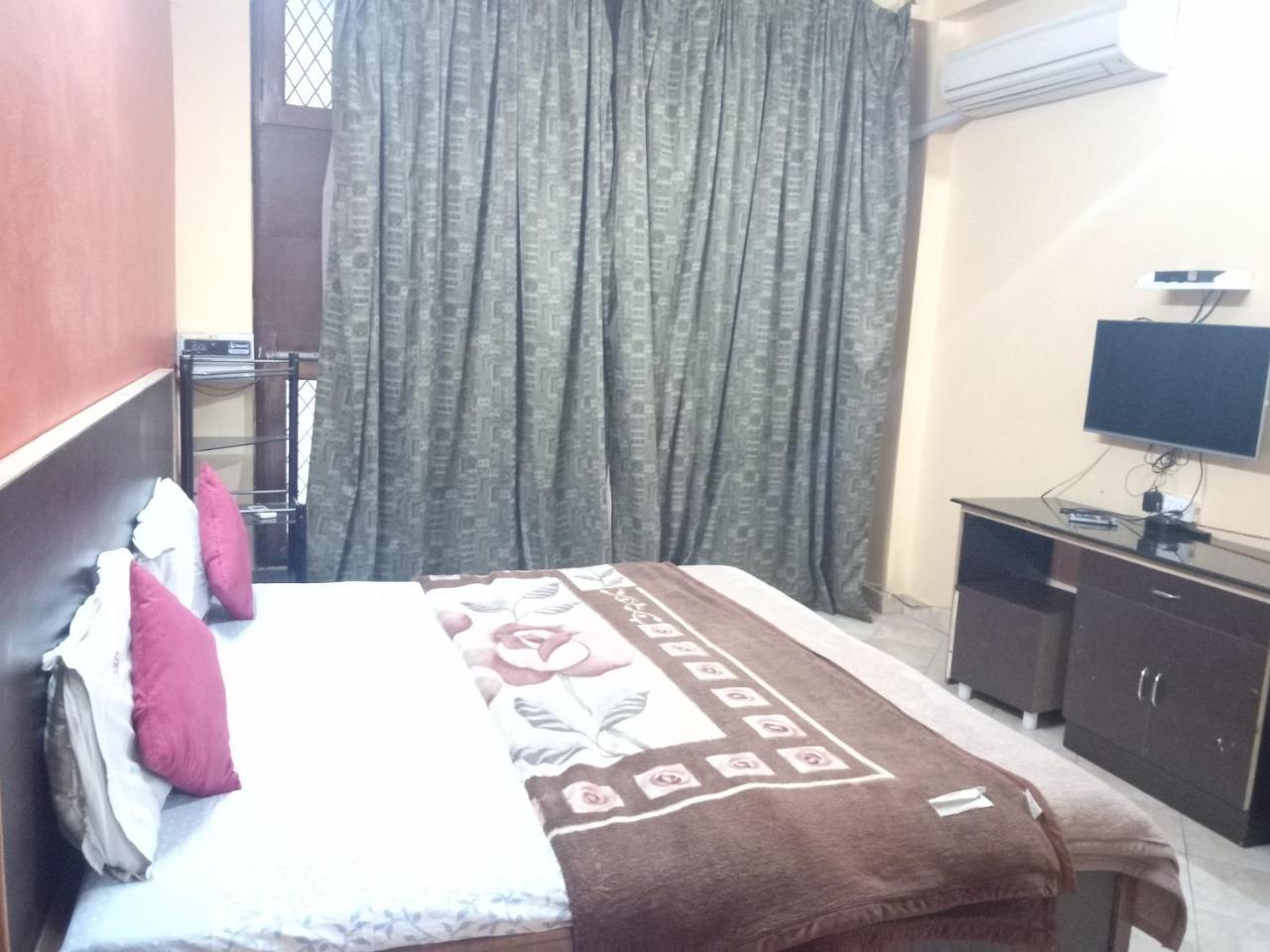 Yash Guest House 01 Minute Walk In Nizamuddin Railway Station New Delhi Exterior foto