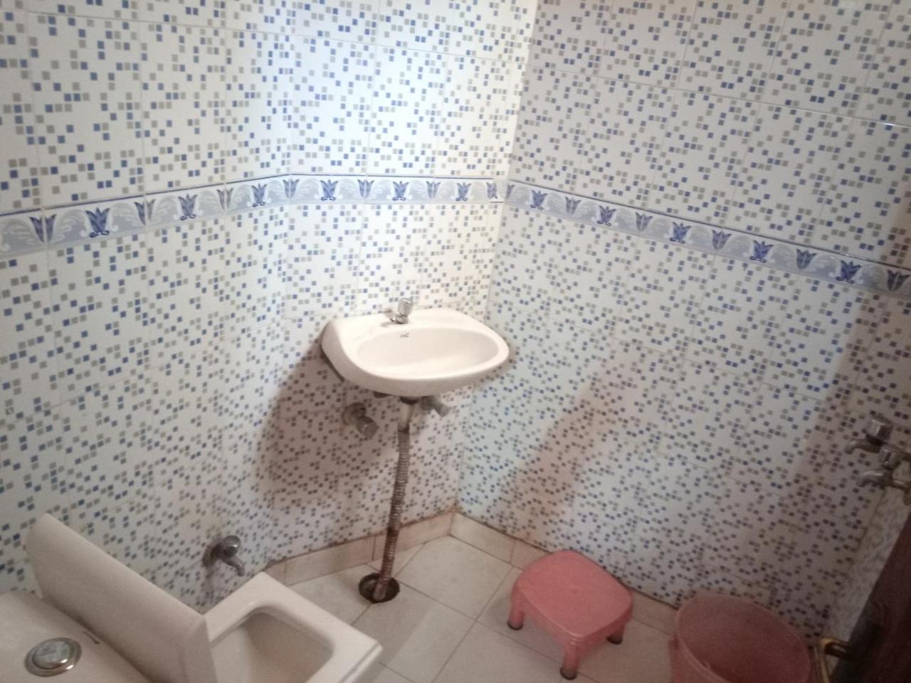 Yash Guest House 01 Minute Walk In Nizamuddin Railway Station New Delhi Exterior foto
