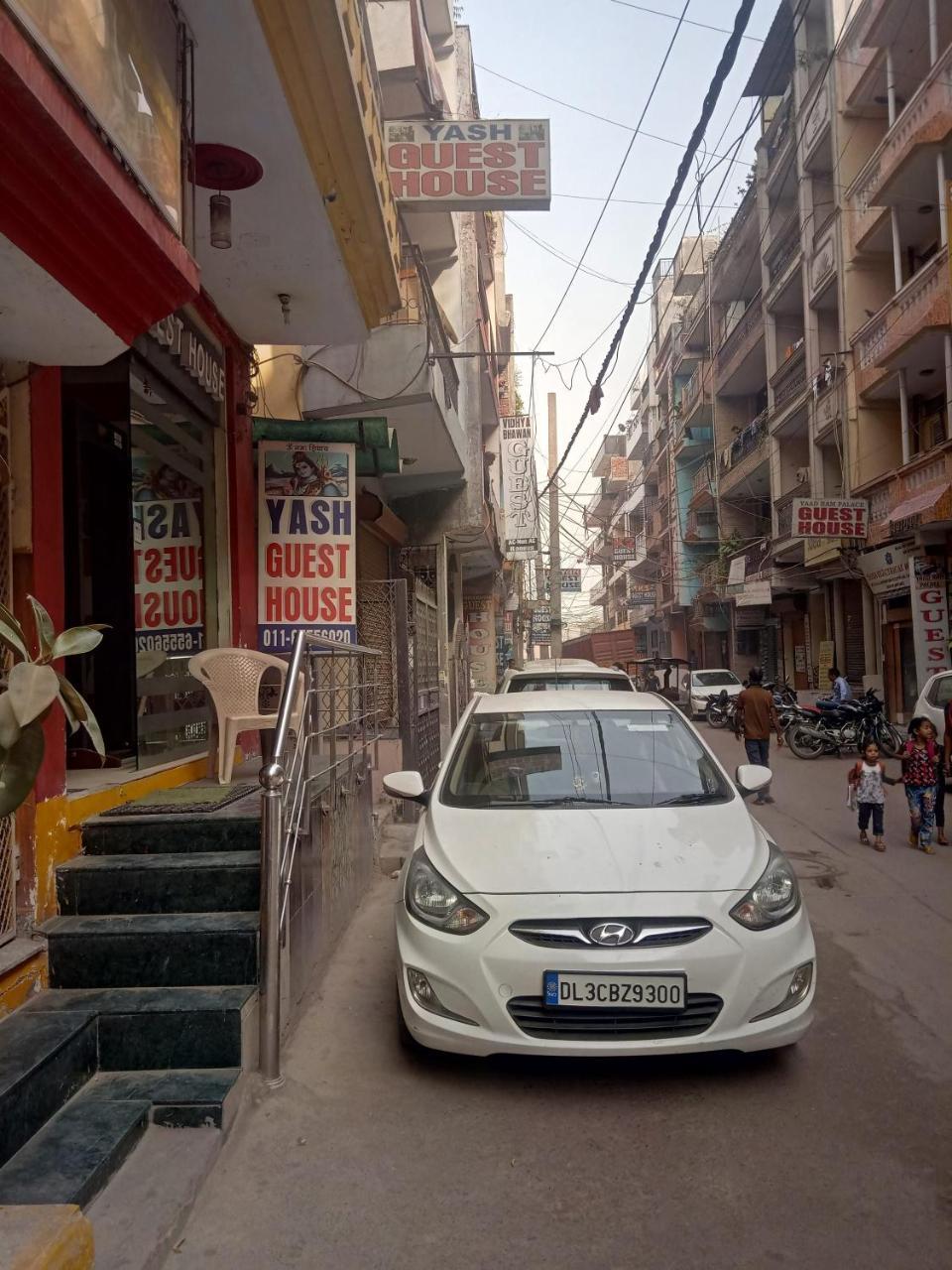 Yash Guest House 01 Minute Walk In Nizamuddin Railway Station New Delhi Exterior foto
