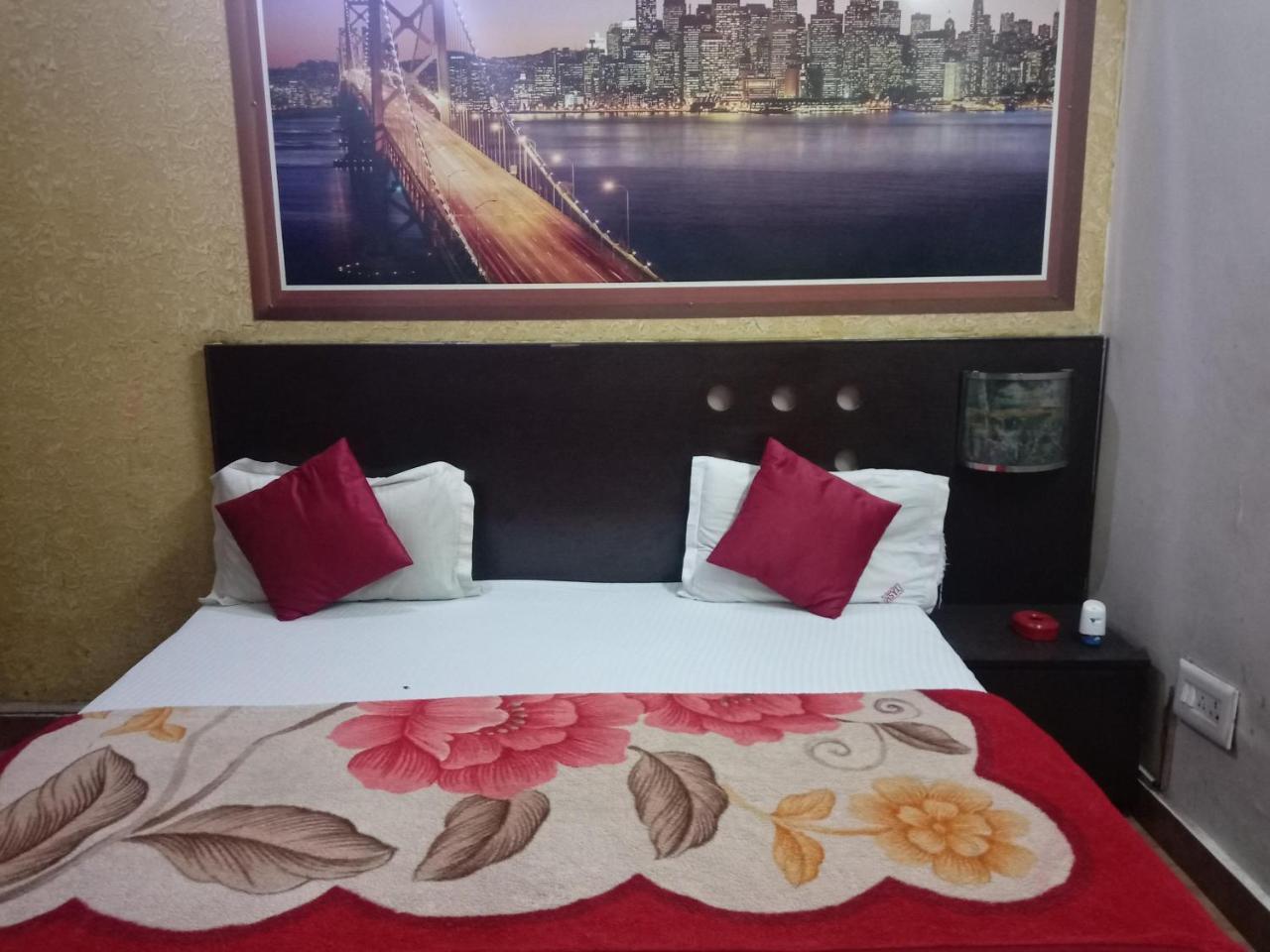 Yash Guest House 01 Minute Walk In Nizamuddin Railway Station New Delhi Exterior foto